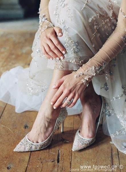 მომავალი პატარძლებისთვის - 20 ყველაზე დახვეწილი საქორწინო ფეხსაცმელი